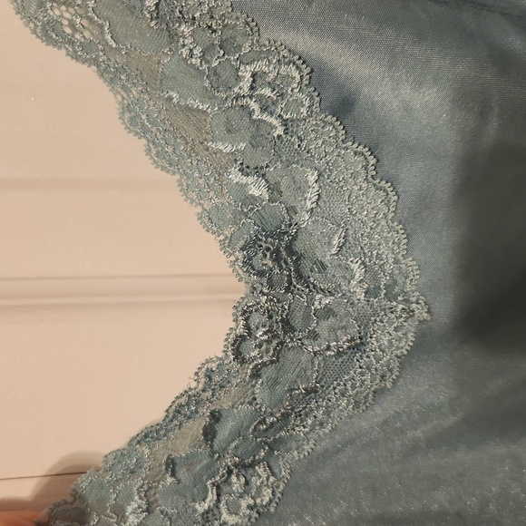 Victorias Secret cami top - Picture 3 of 5